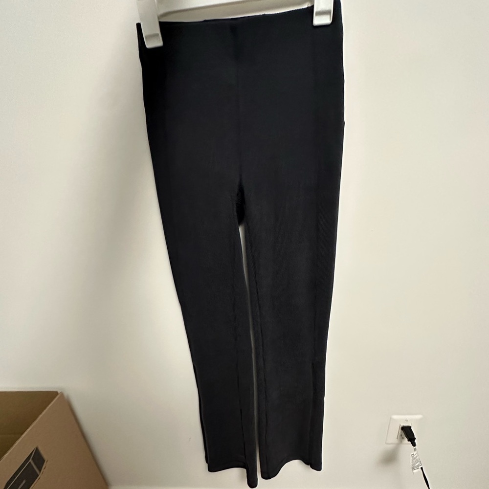 Lululemon Sofstream Ribbed Flare Pants Size 4 - image 2